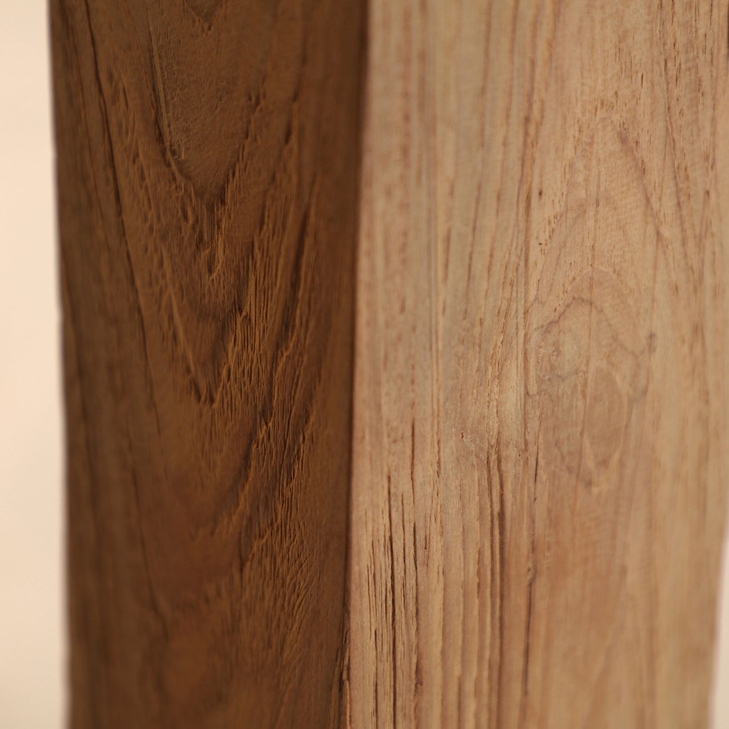 LUX DINING TABLE