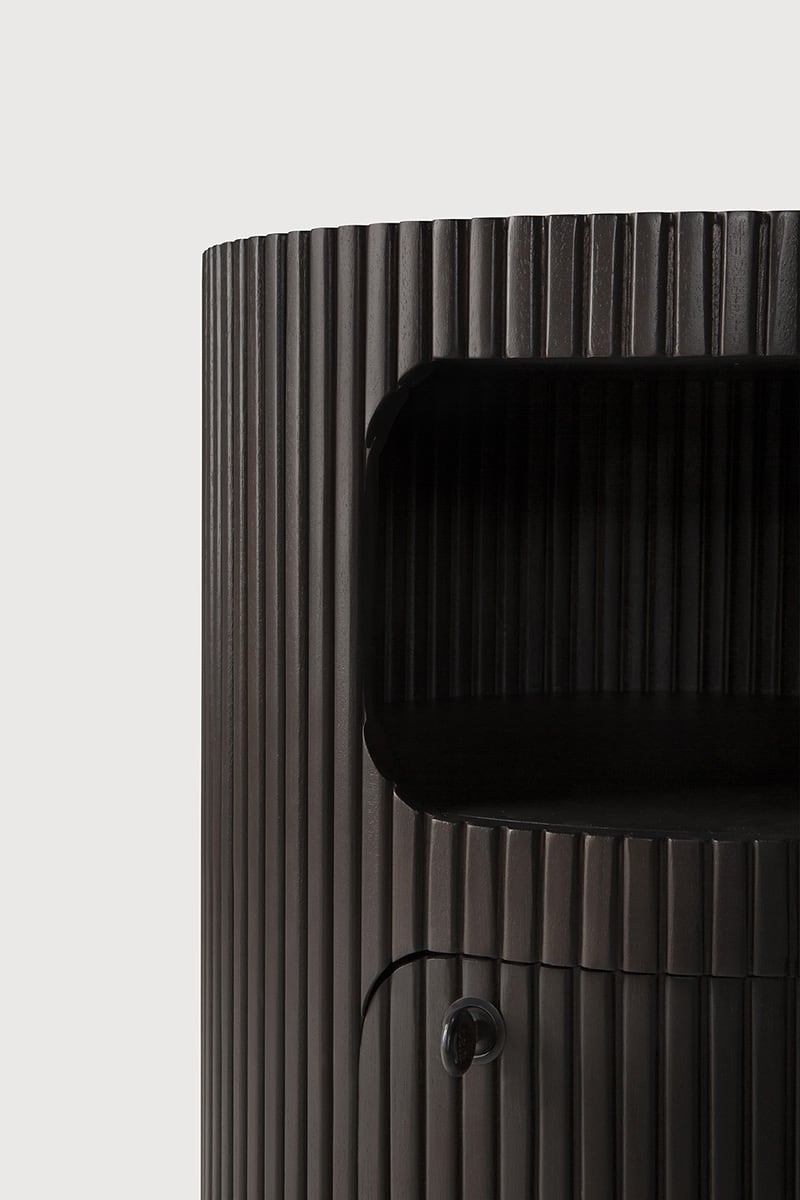 Boomerang drawer unit