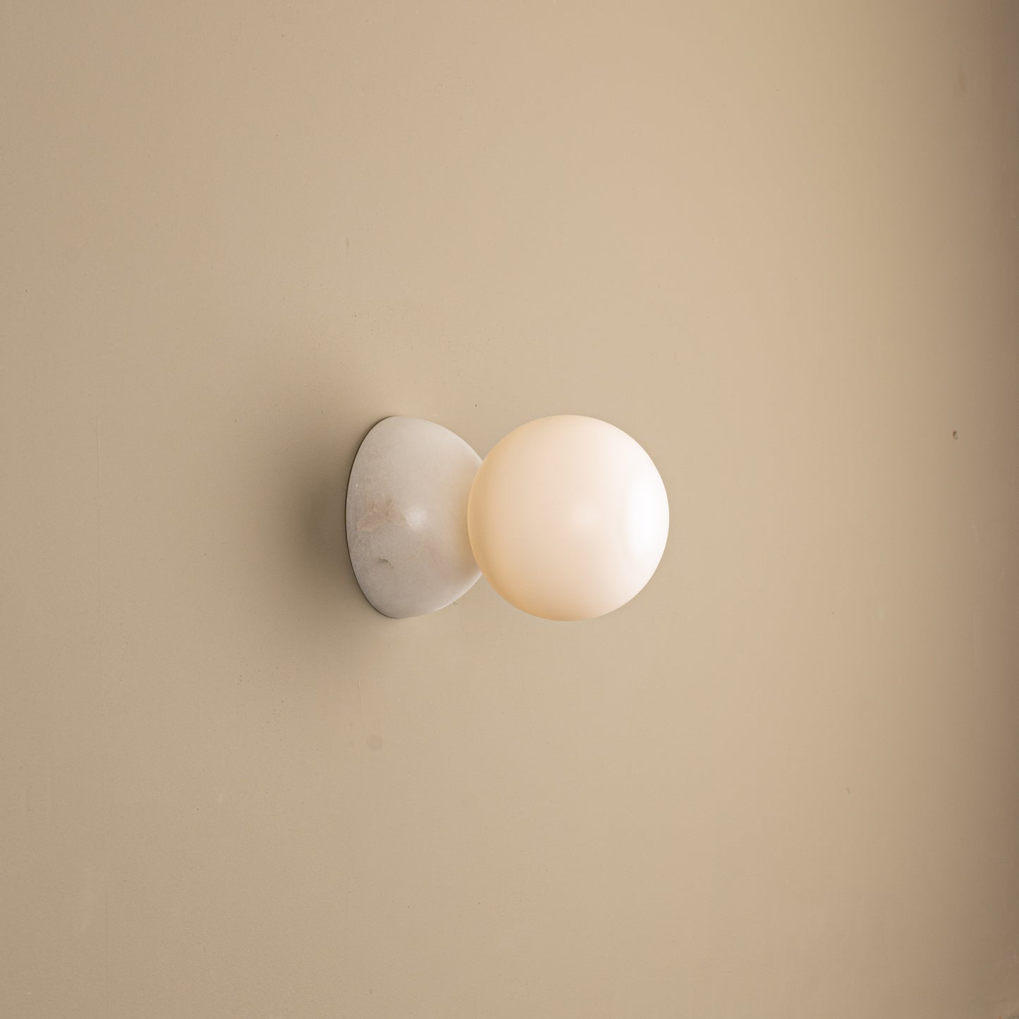 Eklipso (White Alabaster)