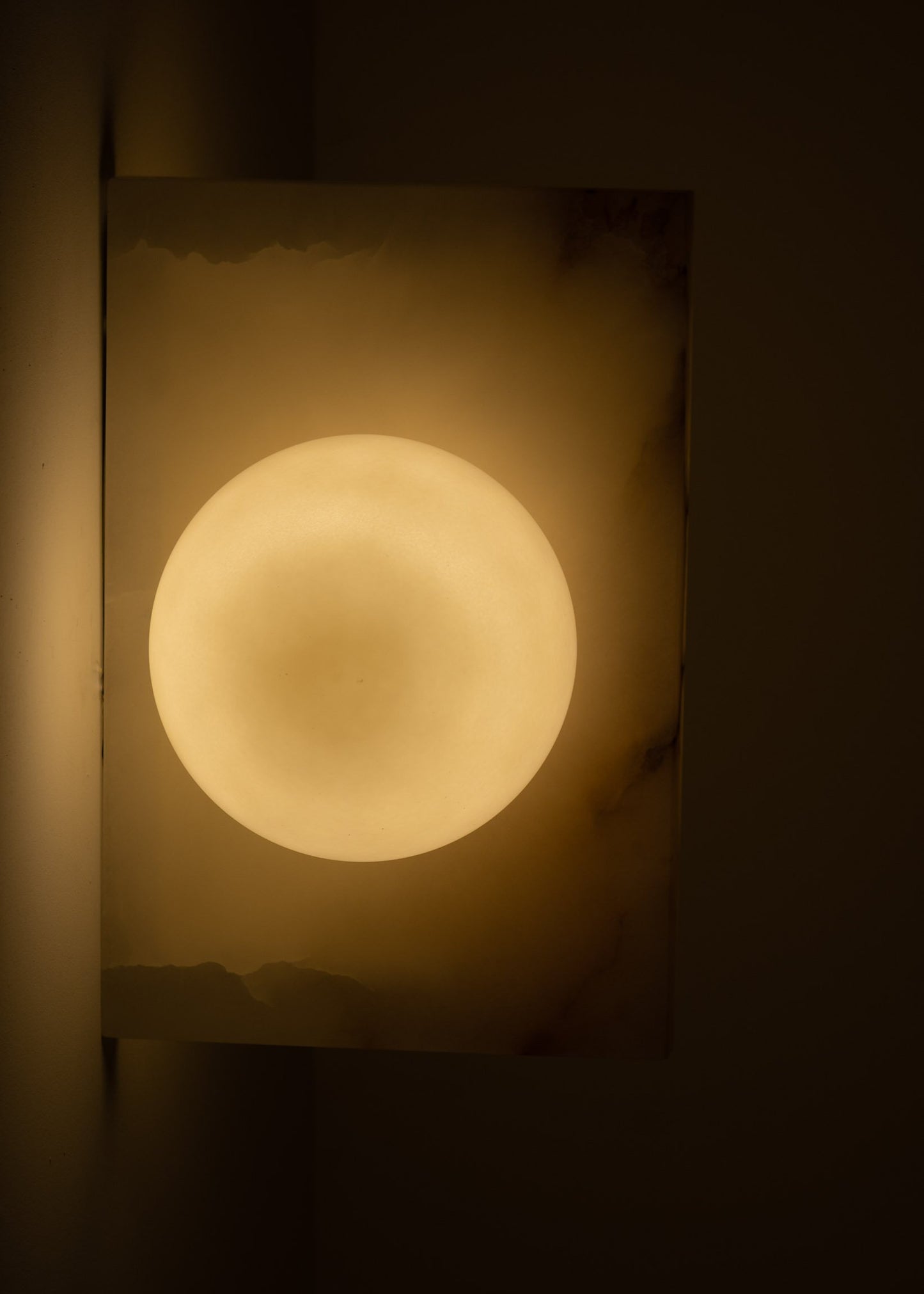 Flugi (White Alabaster)